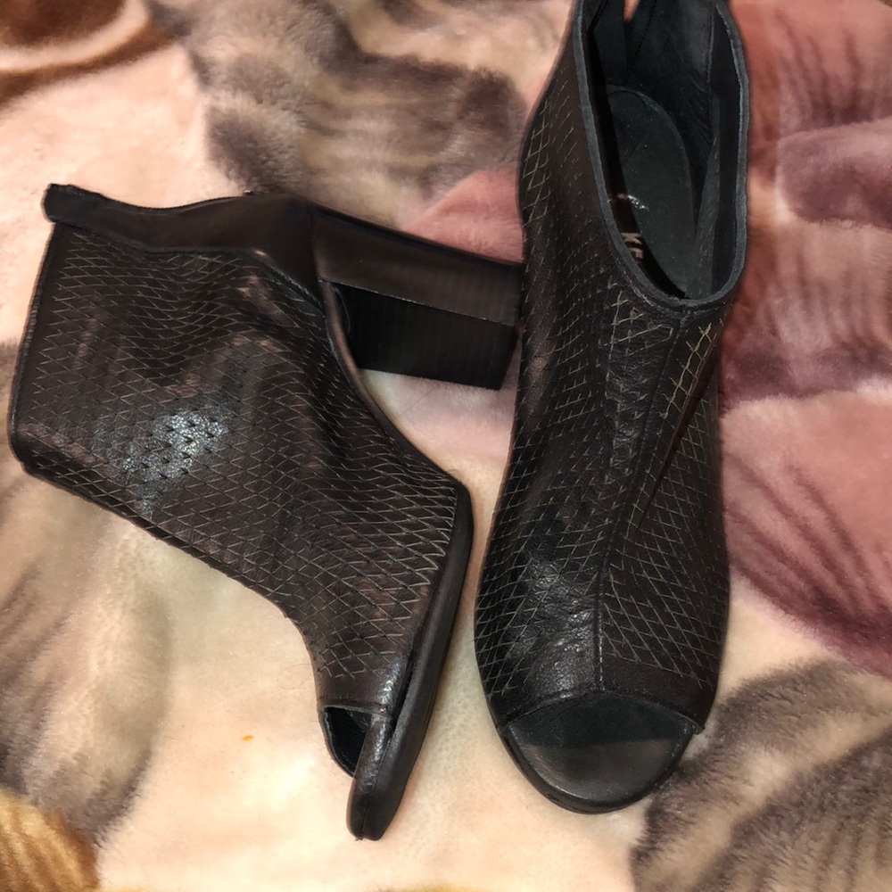 Kenneth Cole Peep Toe Booties 7.5 - Picture 2 of 8